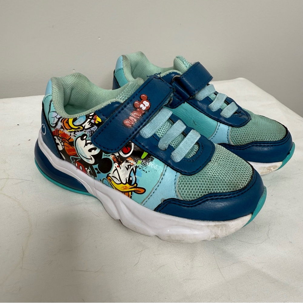 Disney Mickey Mouse Toddler Size 9 Light Up Sneakers